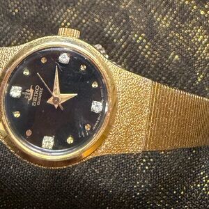 Woman ‘s Vintage Seiko Stainless Steel and Gold-Tone Clasp Battery not included.